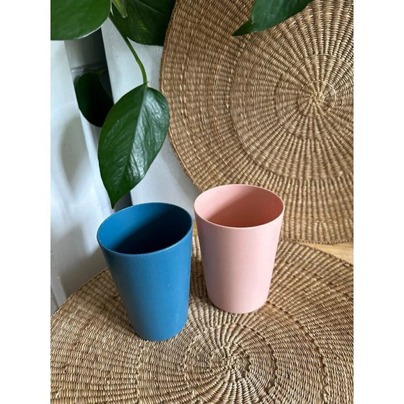 Mainstays Hard plastic blue & pink cups - Picture 1 of 7